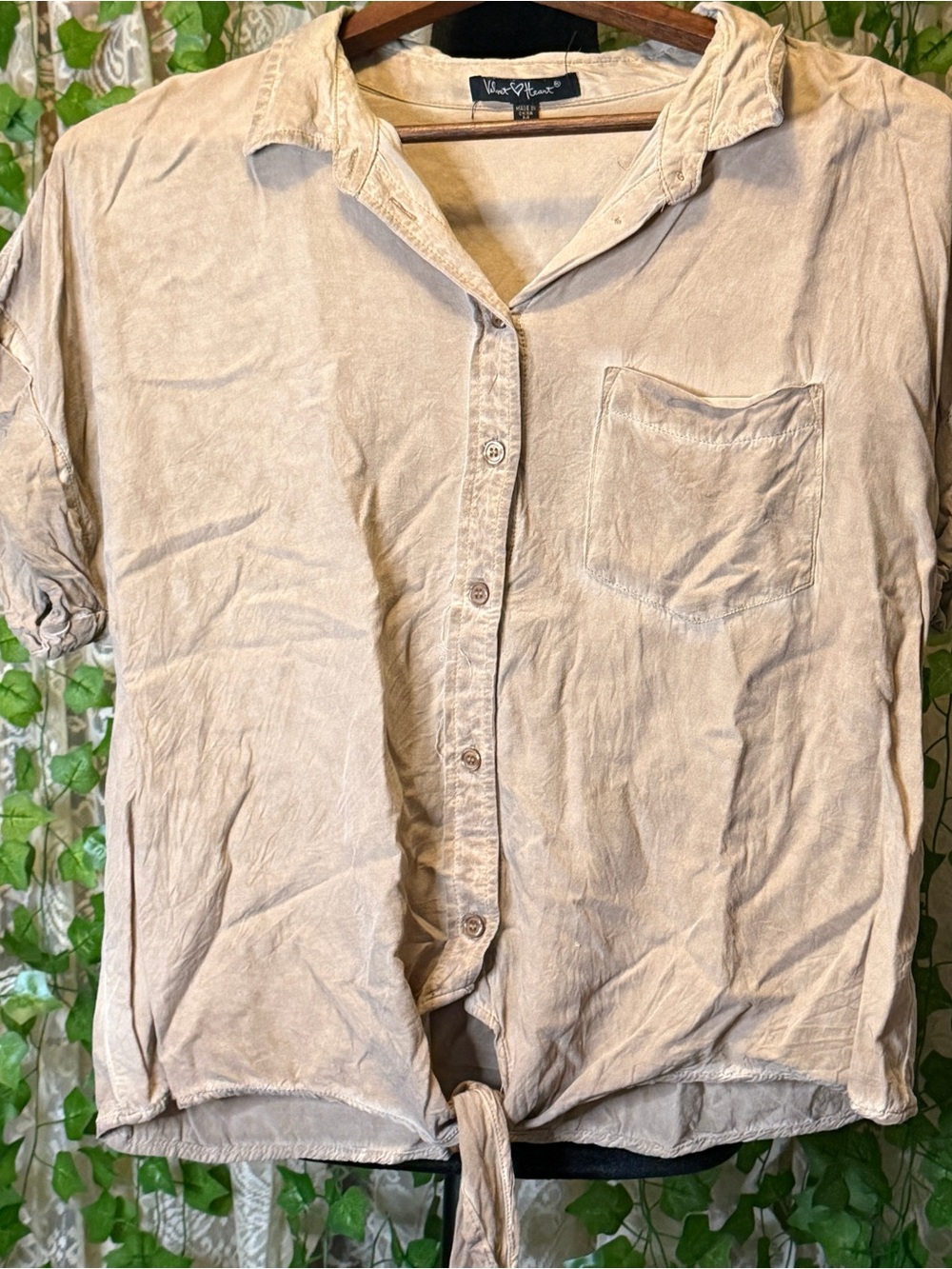 Violet Heart Women’s Beige Button Front Short Sleeve Blouse Medium M
